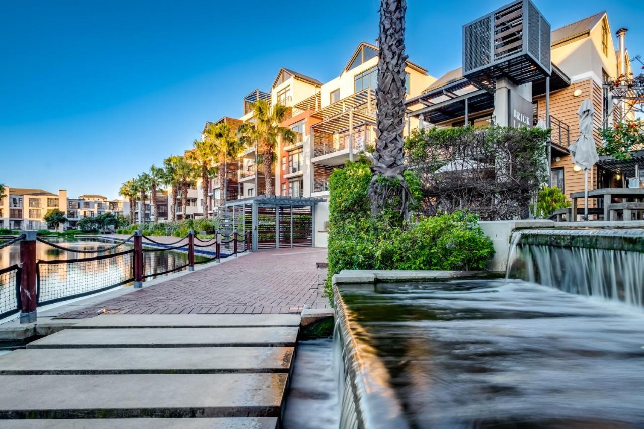Belina - Quayside Canal Front Apartment *