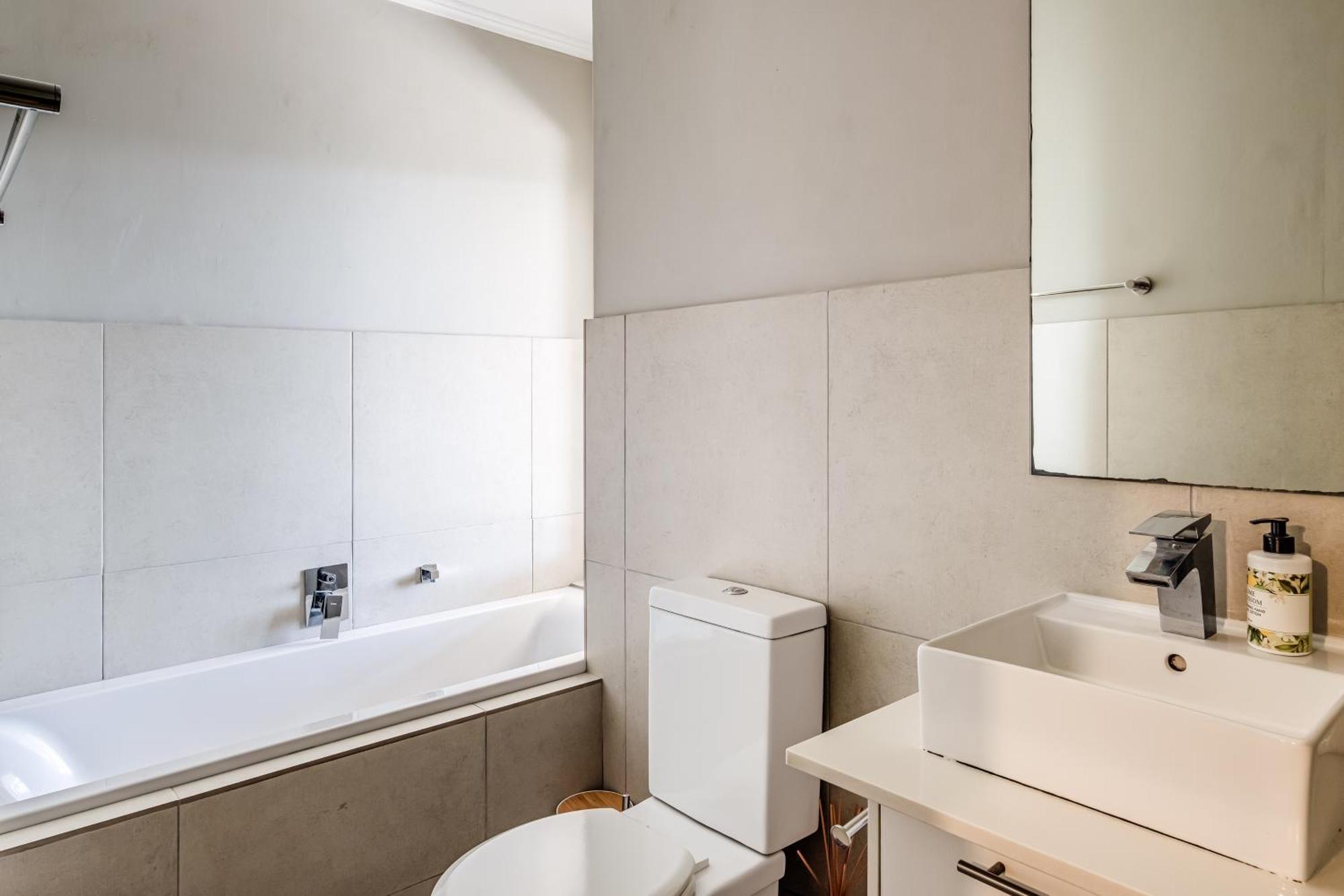 Belina - Quayside Canal Front Apartment