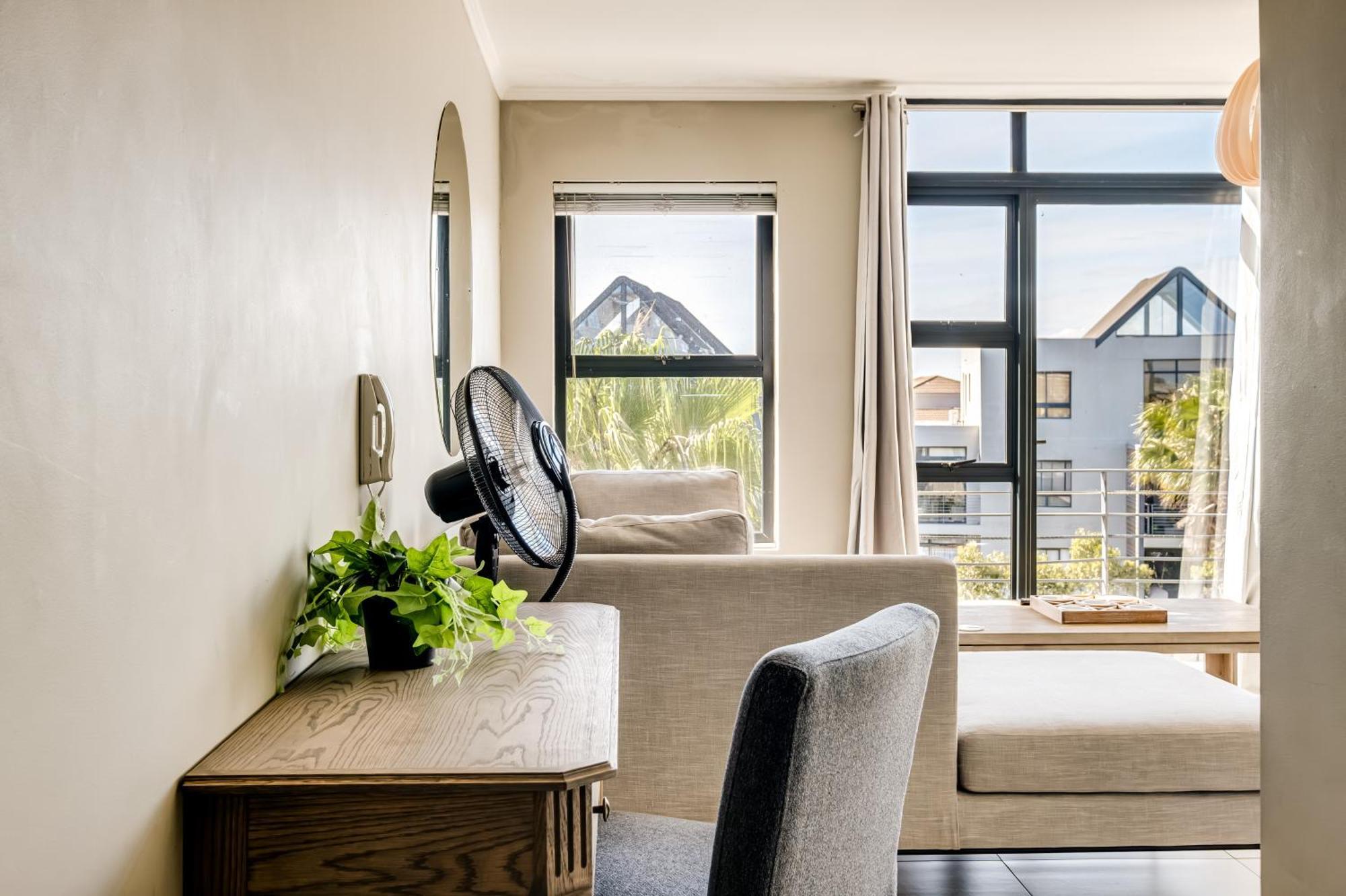 Belina - Quayside Canal Front Apartment Cape Town
